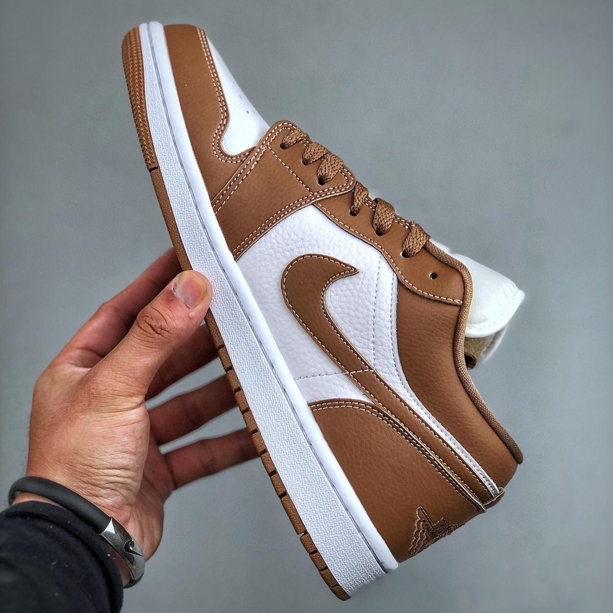 Air Jordan 1 Low Archaeo Brown White DC0774-202 phối trang phục streetwear