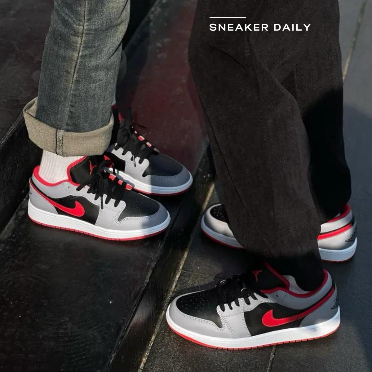 Chi tiết phối màu đen xám đỏ trên Air Jordan 1 Low 553558-060