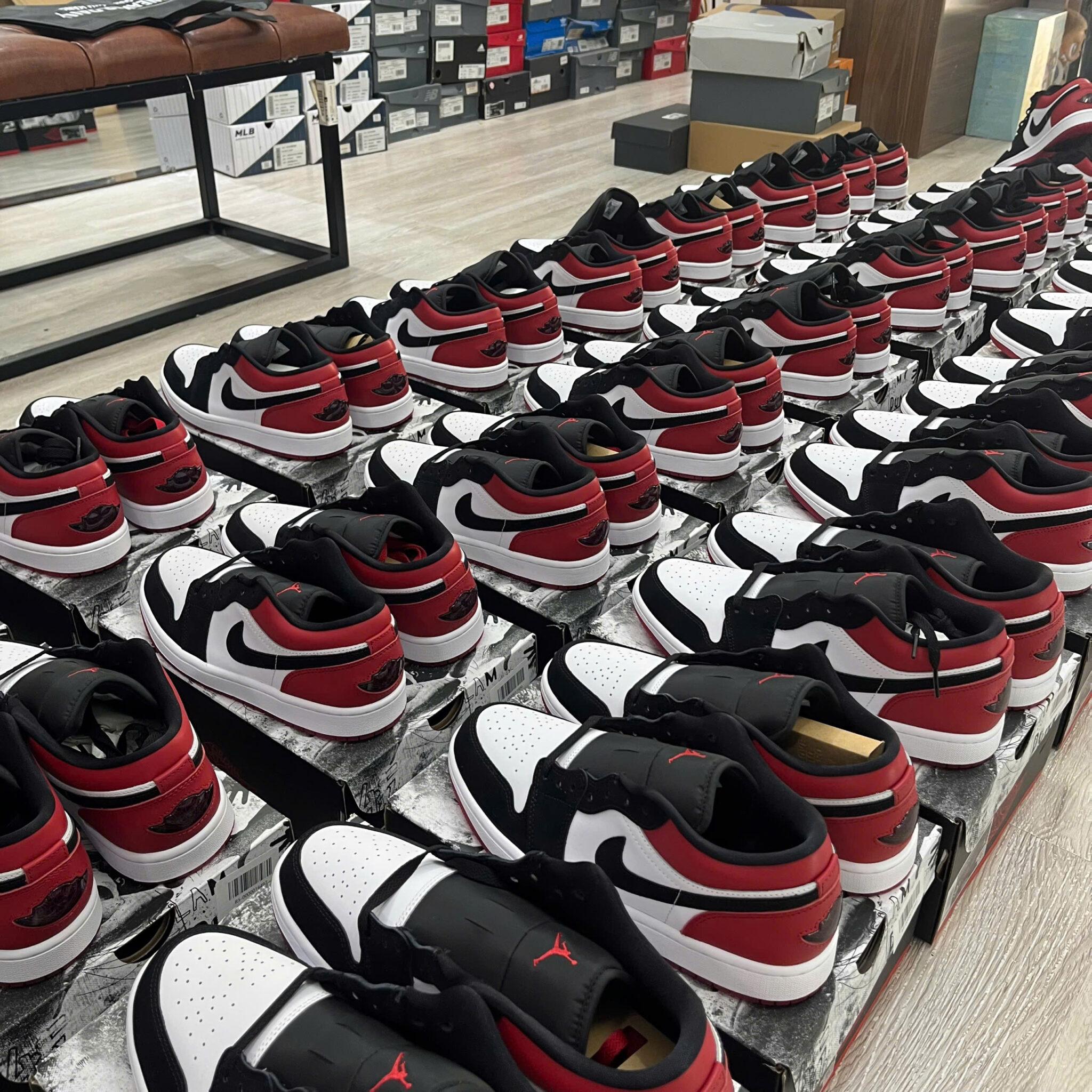 Giày Air Jordan 1 Low Black Toe 2025 IB8971-106 - Ảnh 9