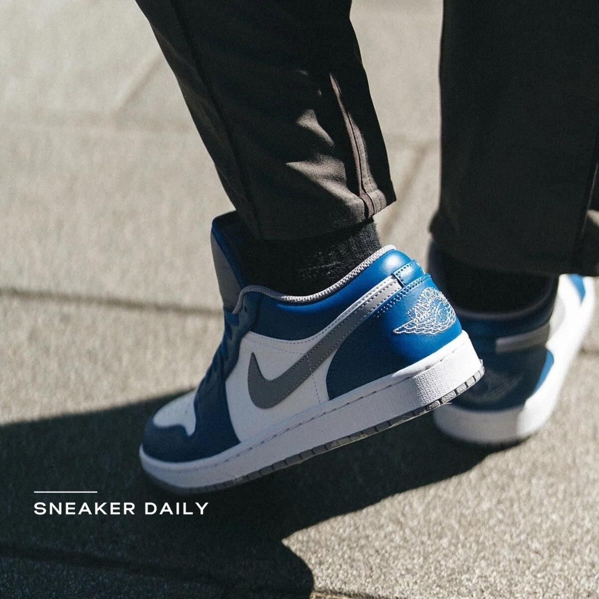 Đế cao su trắng và lót giày Air Jordan 1 Low GS 553560-141