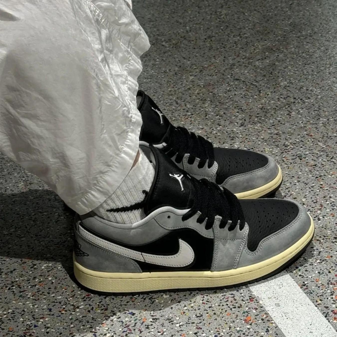 Giày Air Jordan 1 Low Light Smoke Grey HQ2010-012 - Ảnh 2