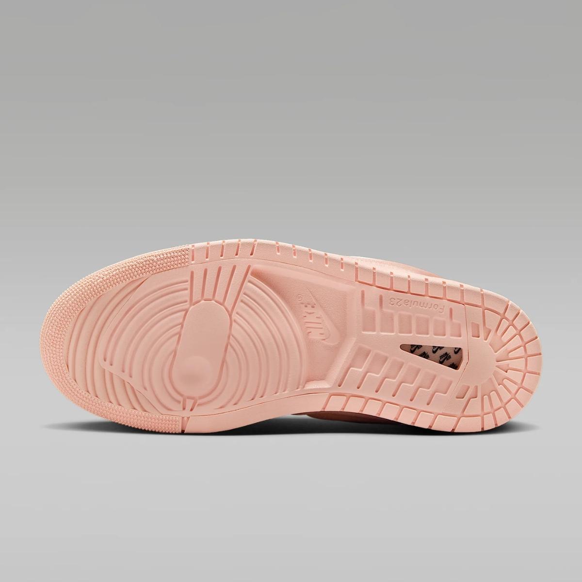 Air Jordan 1 Low Method of Make Satin Pink phối cùng trang phục thời trang đô thị