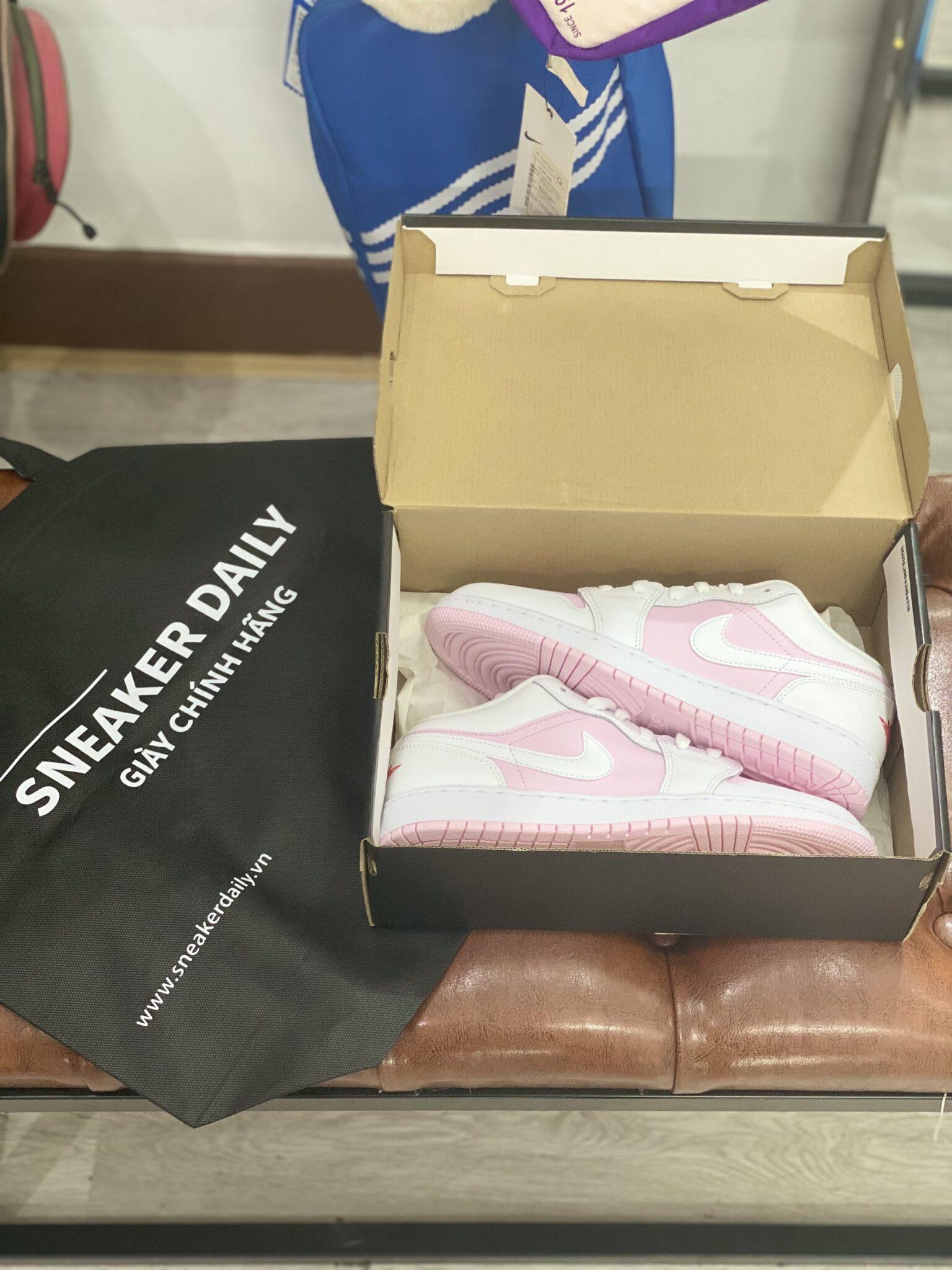 Chi tiết màu Pink Foam trên upper giày Air Jordan 1 Low 553560-608