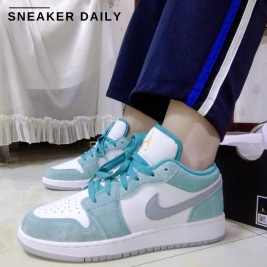 Giày Air Jordan 1 Low SE New Emerald (GS) DO8244-301 - Ảnh 2