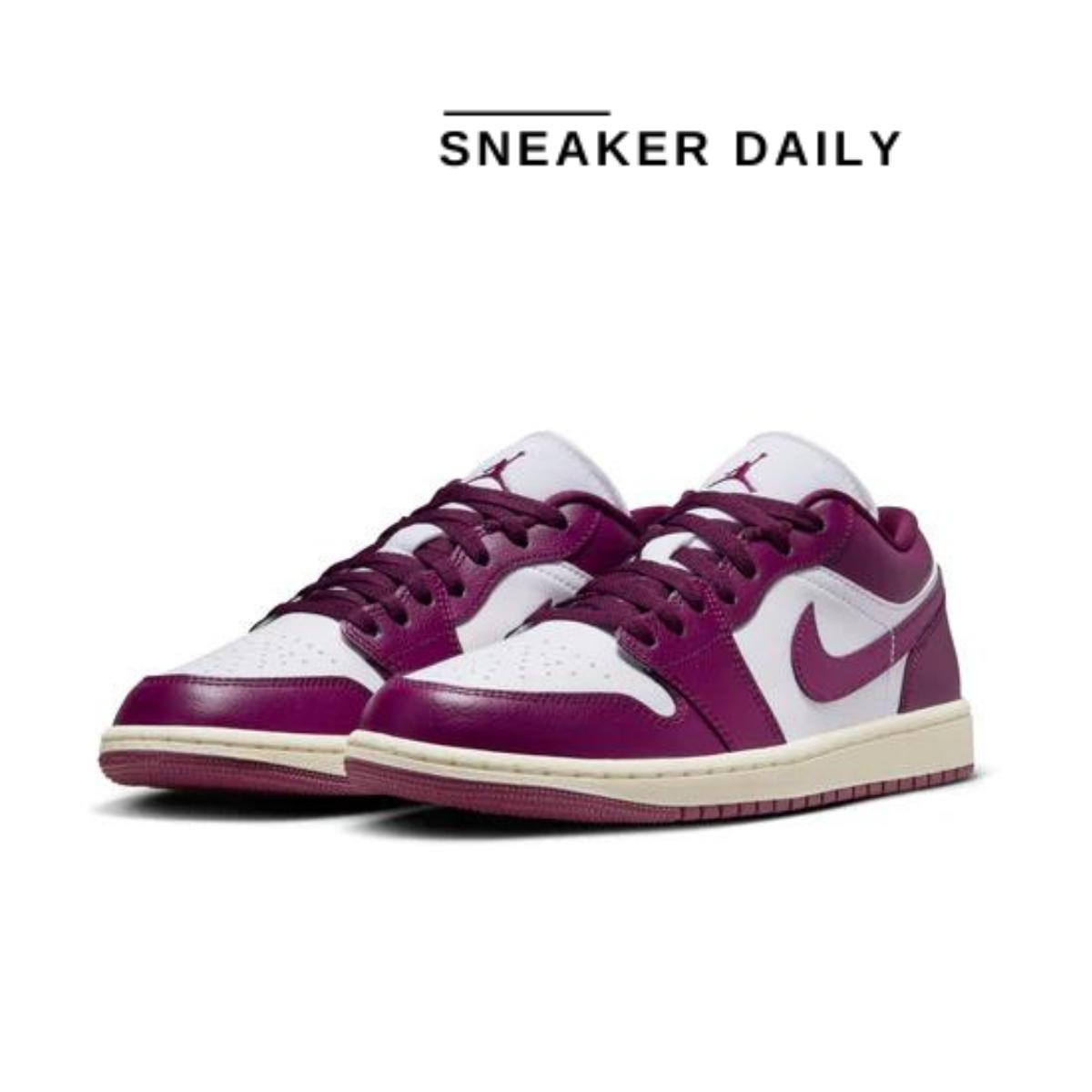 Giày Air Jordan 1 Low White Fireberry WMNS mang trên chân góc nhìn thực tế