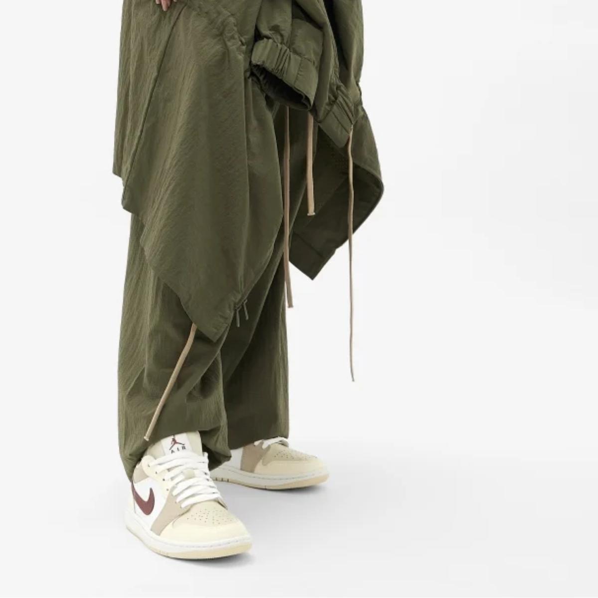 Chi tiết màu Desert Khaki trên Air Jordan 1 Low Wmns HV6530-100