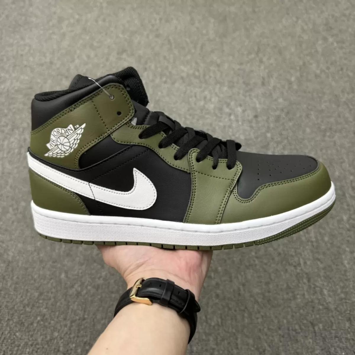Phối đồ với Air Jordan 1 Mid Black Medium Olive DQ8426-092