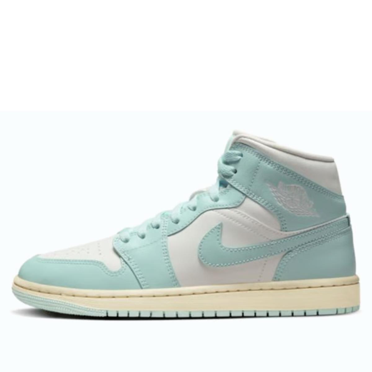 Giày Air Jordan 1 Mid Light Dew Wmns BQ6472-132 nhìn toàn diện