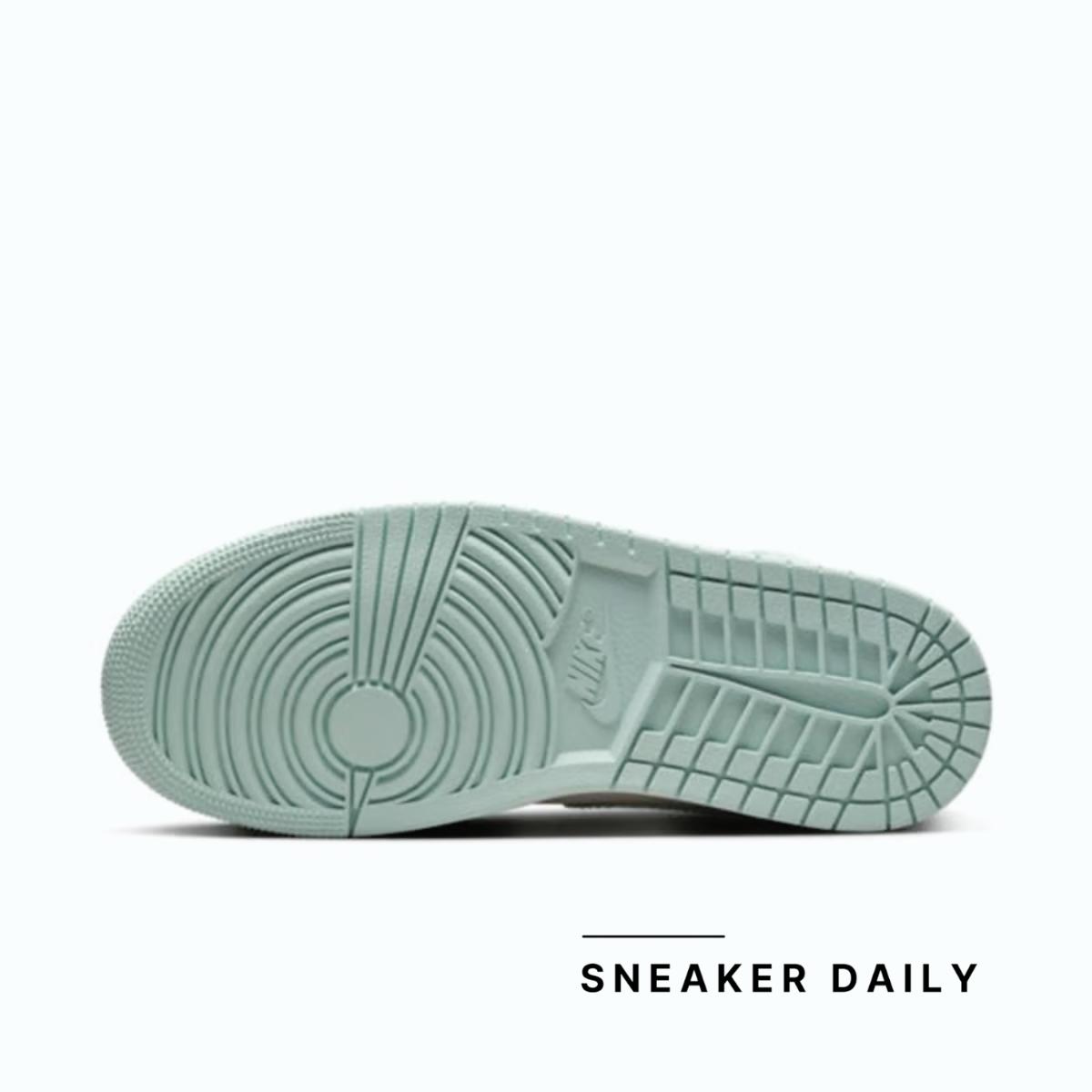 Đế Phylon và đế cao su của Air Jordan 1 Mid Light Dew Wmns