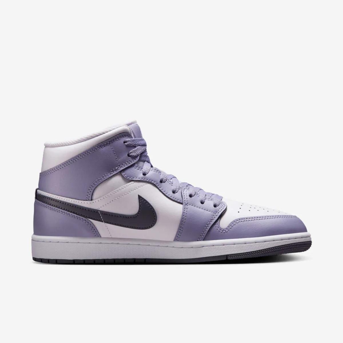 Chi tiết màu tím nhạt và logo Air Jordan Wings trên DQ8426-145
