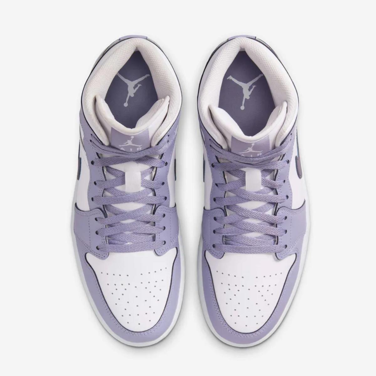 Air Jordan 1 Mid Light Purple phối đồ streetwear