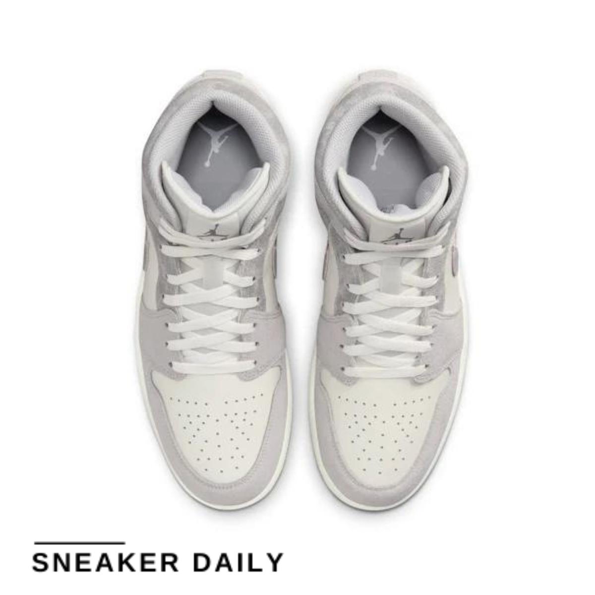 Chi tiết upper da lộn xám của Air Jordan 1 Mid SE FQ7720-002