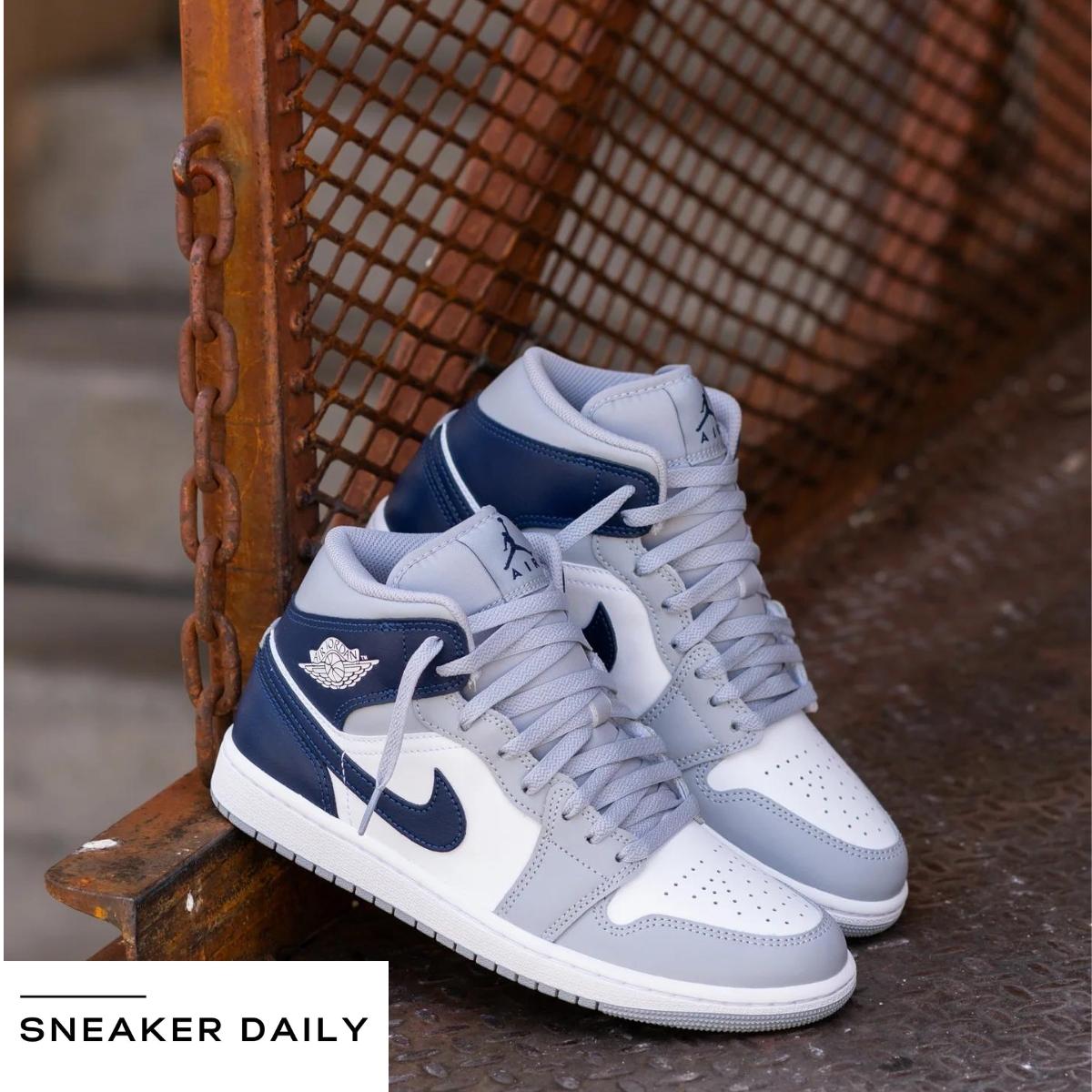 Chi tiết màu sắc Wolf Grey và Midnight Navy trên thân giày DQ8426-104