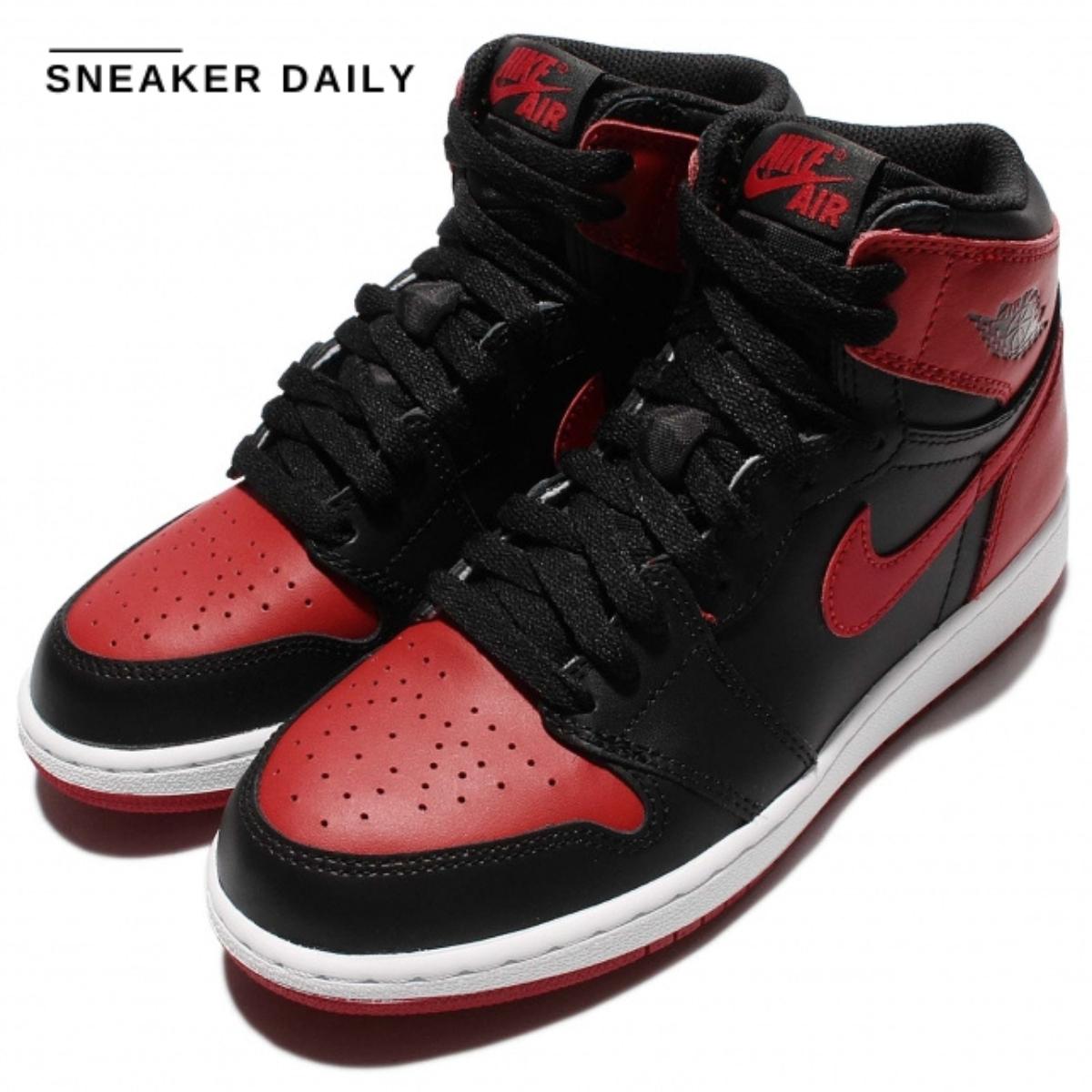 Chi tiết phối màu đen đỏ trên Air Jordan 1 Retro High OG Banned 2016 GS