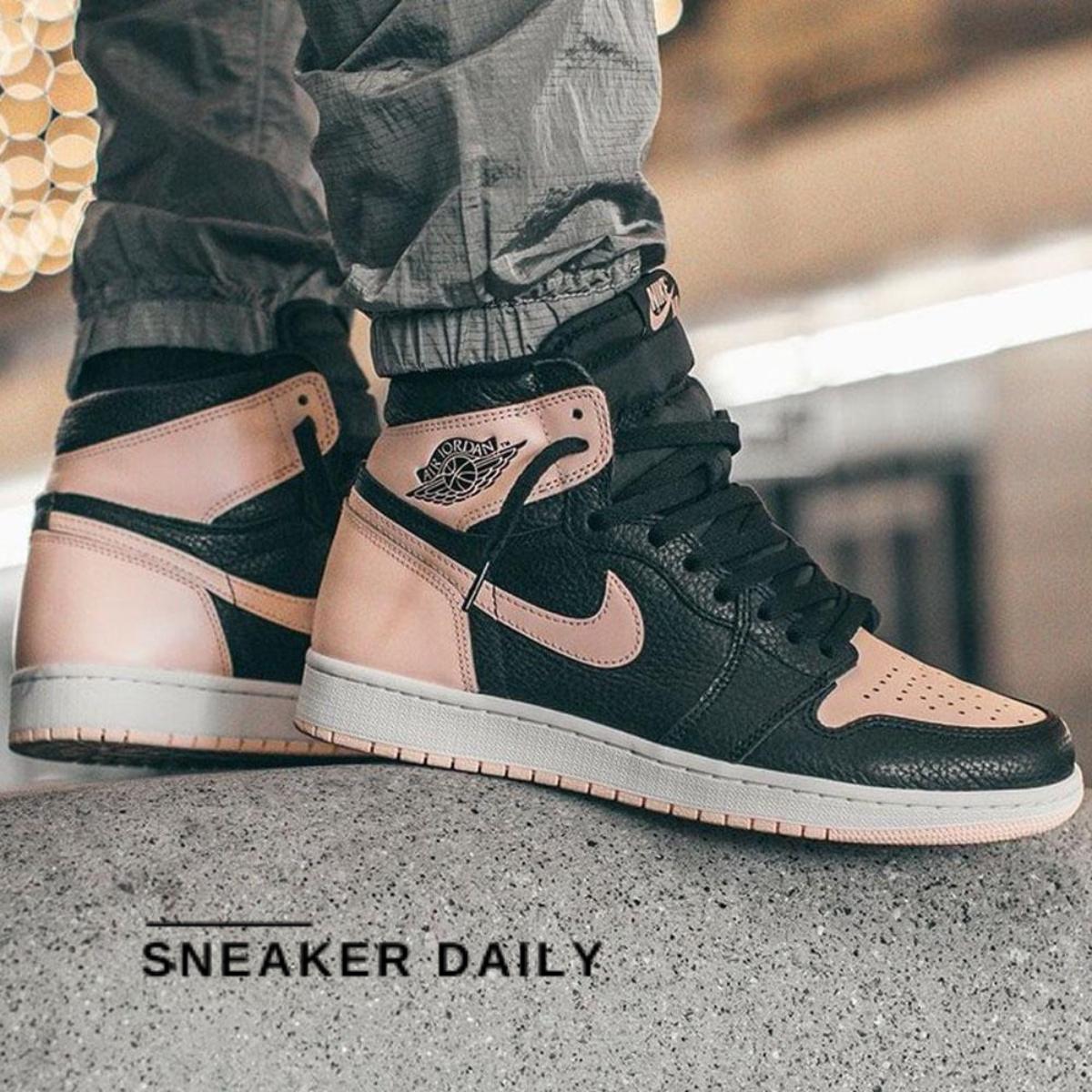 Toàn cảnh giày Air Jordan 1 Retro High OG Crimson Tint GS 575441-081 trên nền trắng