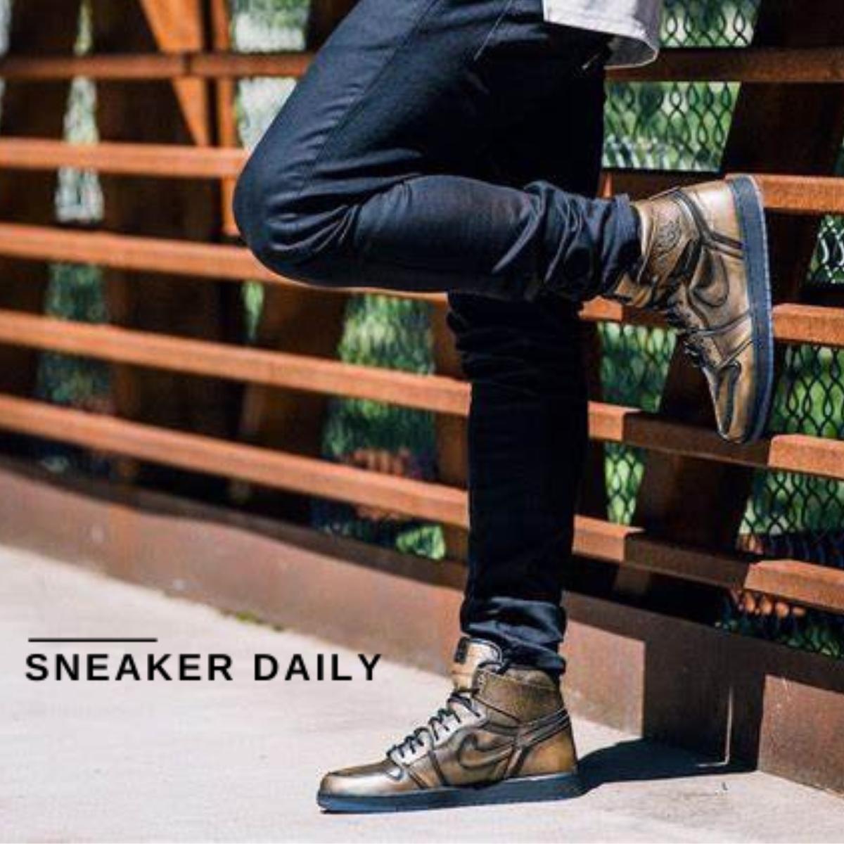 Chi tiết logo Wings dập nổi trên cổ giày Air Jordan 1 Retro High OG Wings AA2887-035