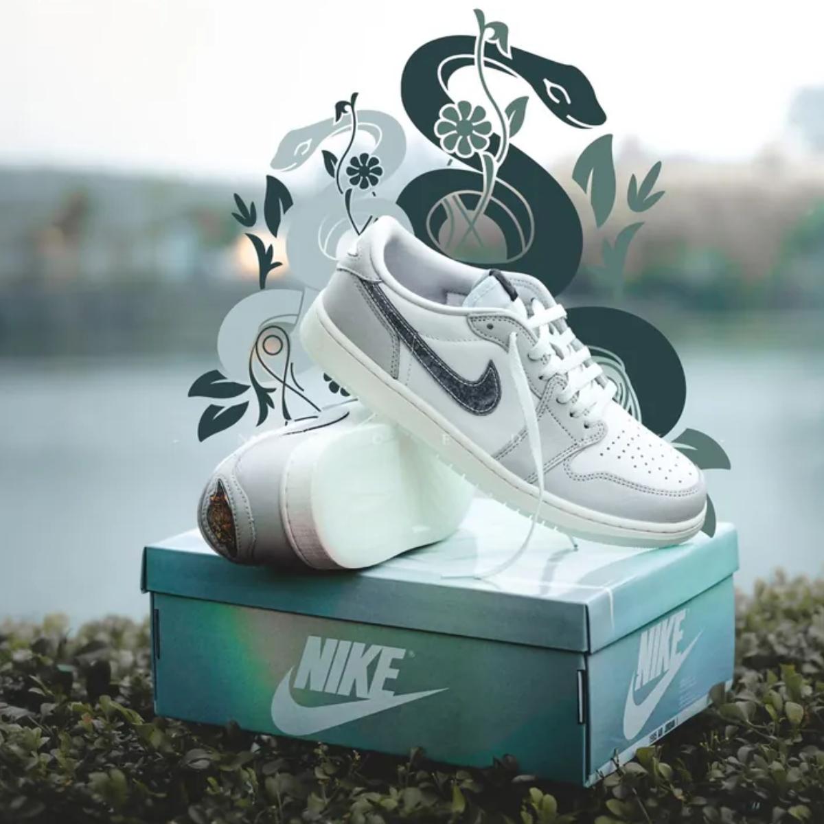 Họa tiết vảy rắn trên mũi giày Air Jordan 1 Retro Low OG Year of the Snake HF3144-100