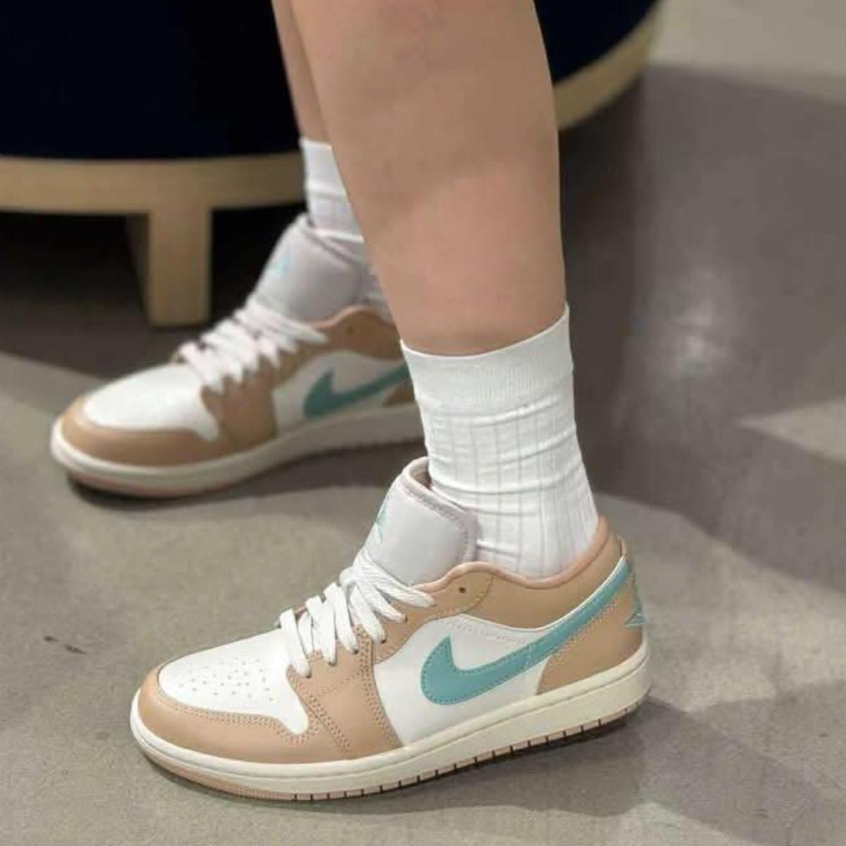 Giày Nike Air Jordan 1 Low Light Brown DC0774-130 - Ảnh 2