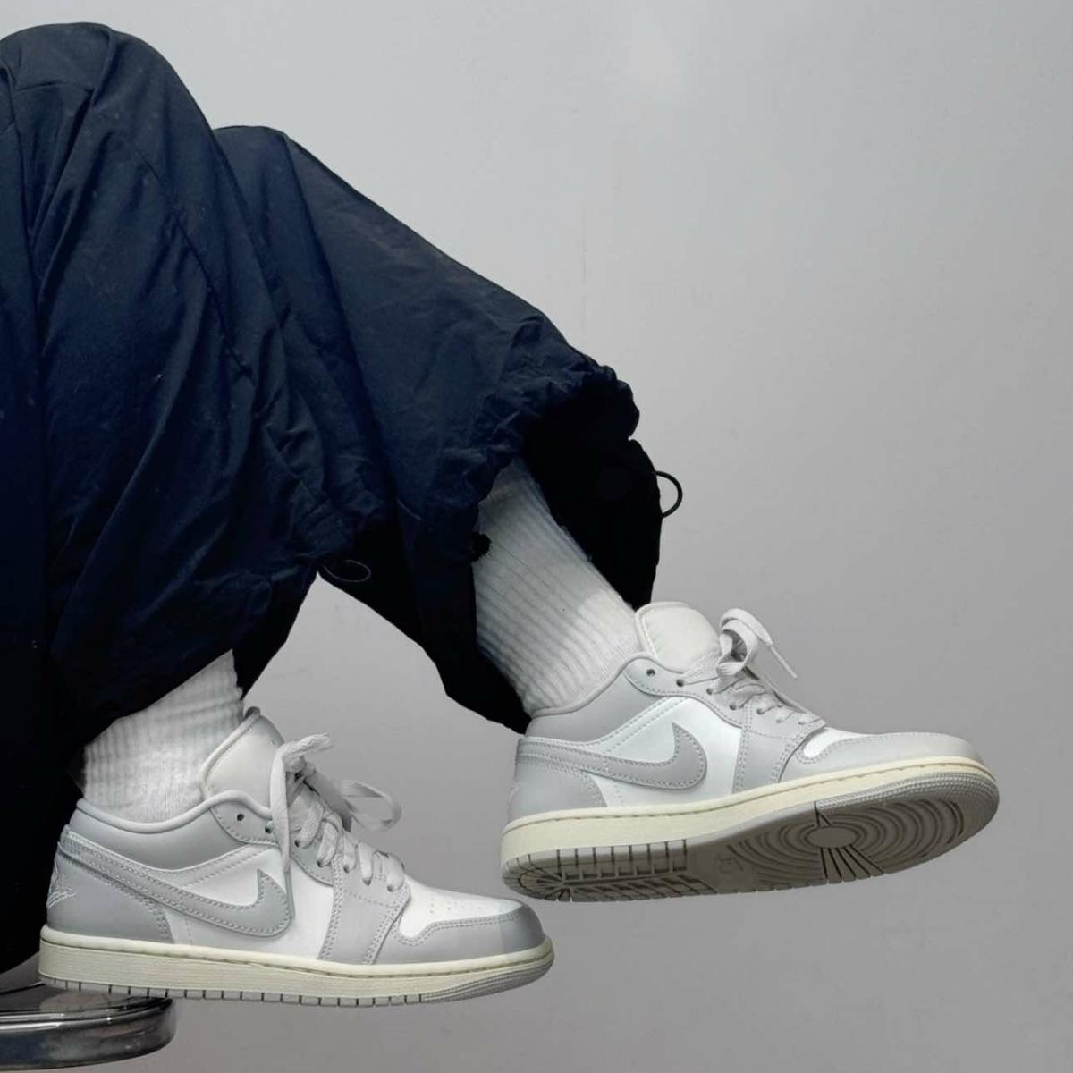 Giày Nike Air Jordan 1 Low Light Grey Sail DC0774-103 - Ảnh 3