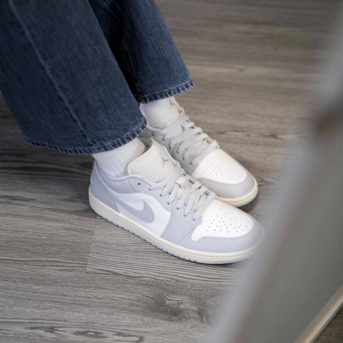Giày Nike Air Jordan 1 Low Light Grey Sail DC0774-103 - Ảnh 4