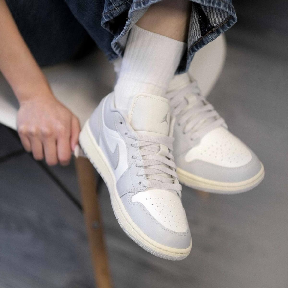 Giày Nike Air Jordan 1 Low Light Grey Sail DC0774-103 - Ảnh 5