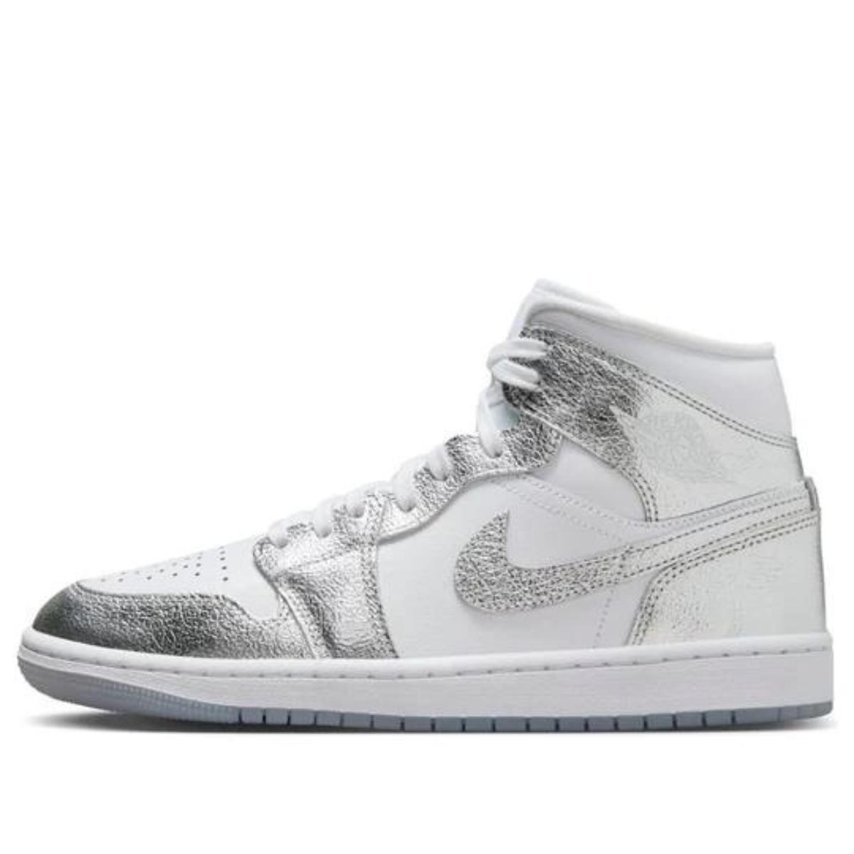Giày WMNS Air Jordan 1 Mid SE Metallic Silver FN5031-100 nhìn nghiêng