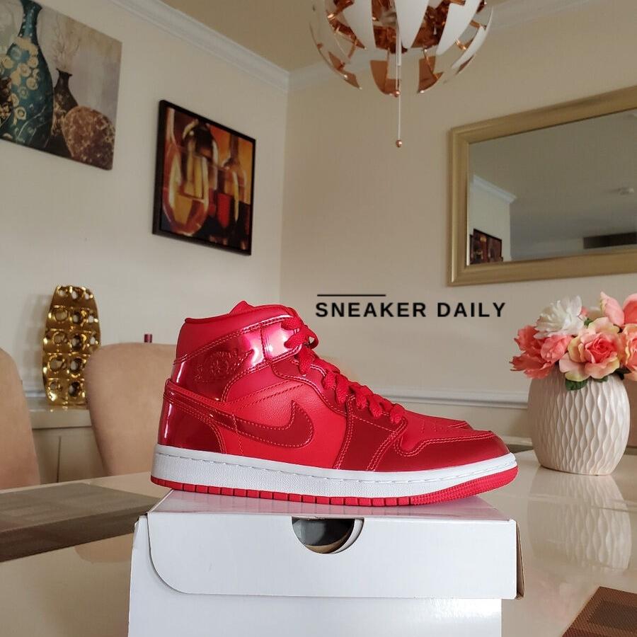 Giày (WMNS) Air Jordan 1 Mid SE University Red Pomegranate DH5894-600 - Ảnh 2